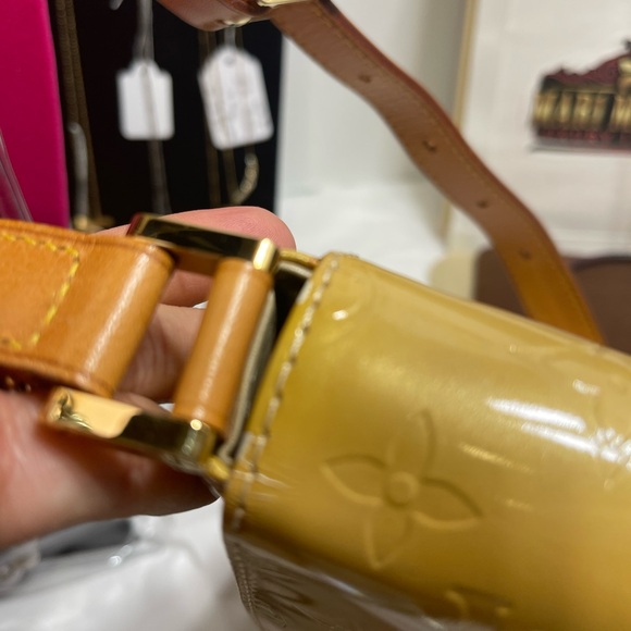 Louis Vuitton  Tango Musette in Vernis Leather Yellow - Picture 10 of 11